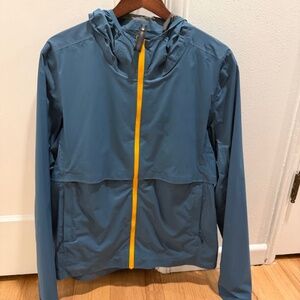 Janji Rainrunner Packable Jacket 2.0 - Men’s Large - Blue and Yellow